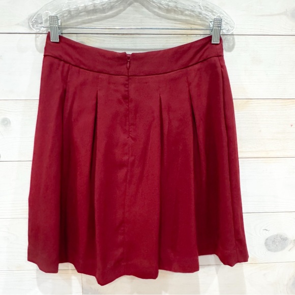 Banana republic burgundy pleated skirt ❤️ 2 tall. - Picture 5 of 6
